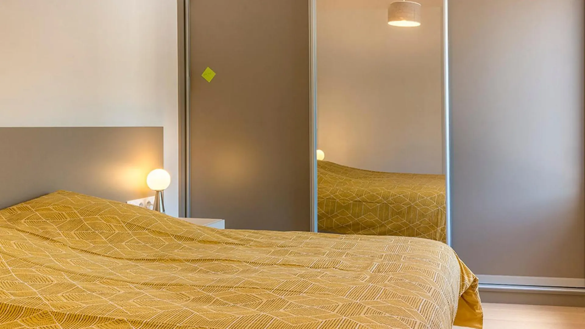 Larmor-Plage : T2 En Residence De Standing Avec Terrasse Et Parking, A Deux Pas De La Plage Et Des Commerces - Fr-1-349-182 דירה